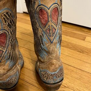 Beautiful & comfortable Corral boots Hearts & Wings